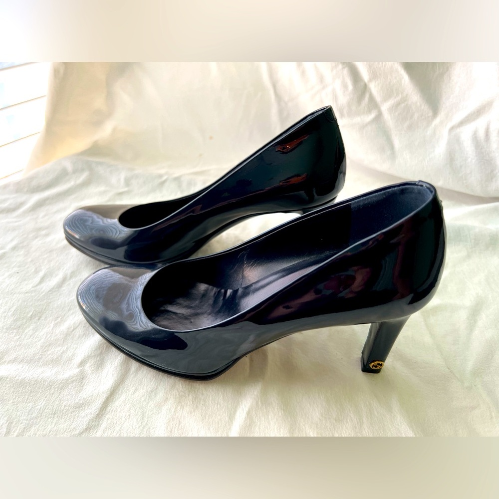 Gucci 2.75inch Pump, Navy, size 6.5,excellent condition